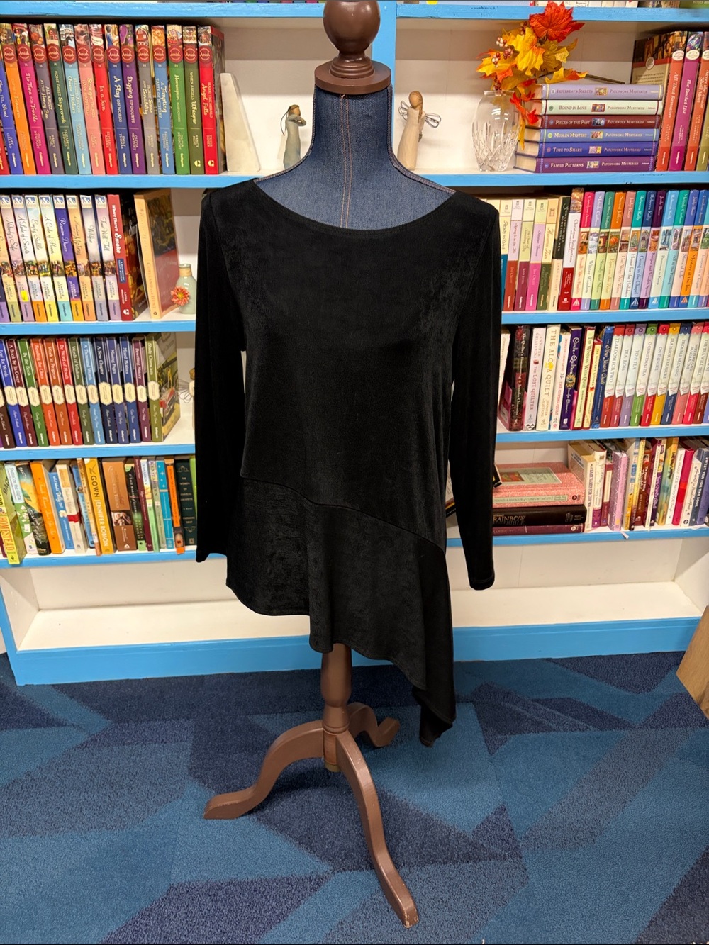 Chicos travelers black tunic blouse size medium